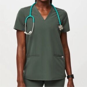 FIGS Casma Three-Pocket V-Neck Scrub Top in Moss Green Sz XS